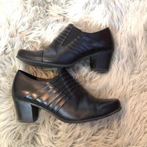 Tamaris black leather slip on heels size 39